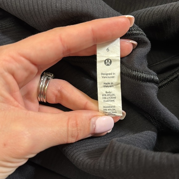 Lululemon fold over joggers - Picture 3 of 14